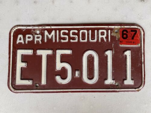Missouri License Plate 1967 Et5-011 April