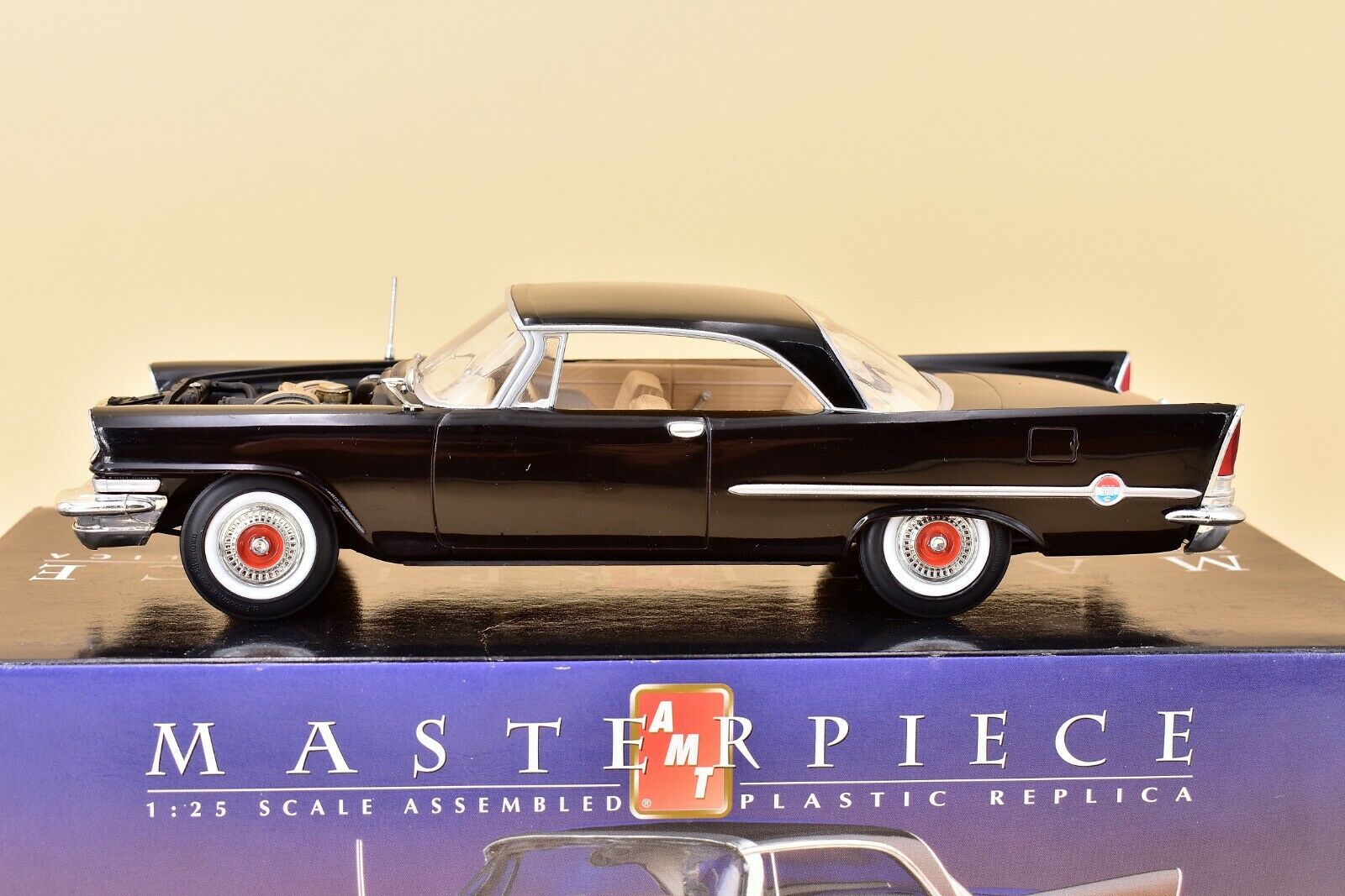 1:25 1957 Chrysler 300c Plastic Model #31166 Amt Masterpiece Assembled 1/5000