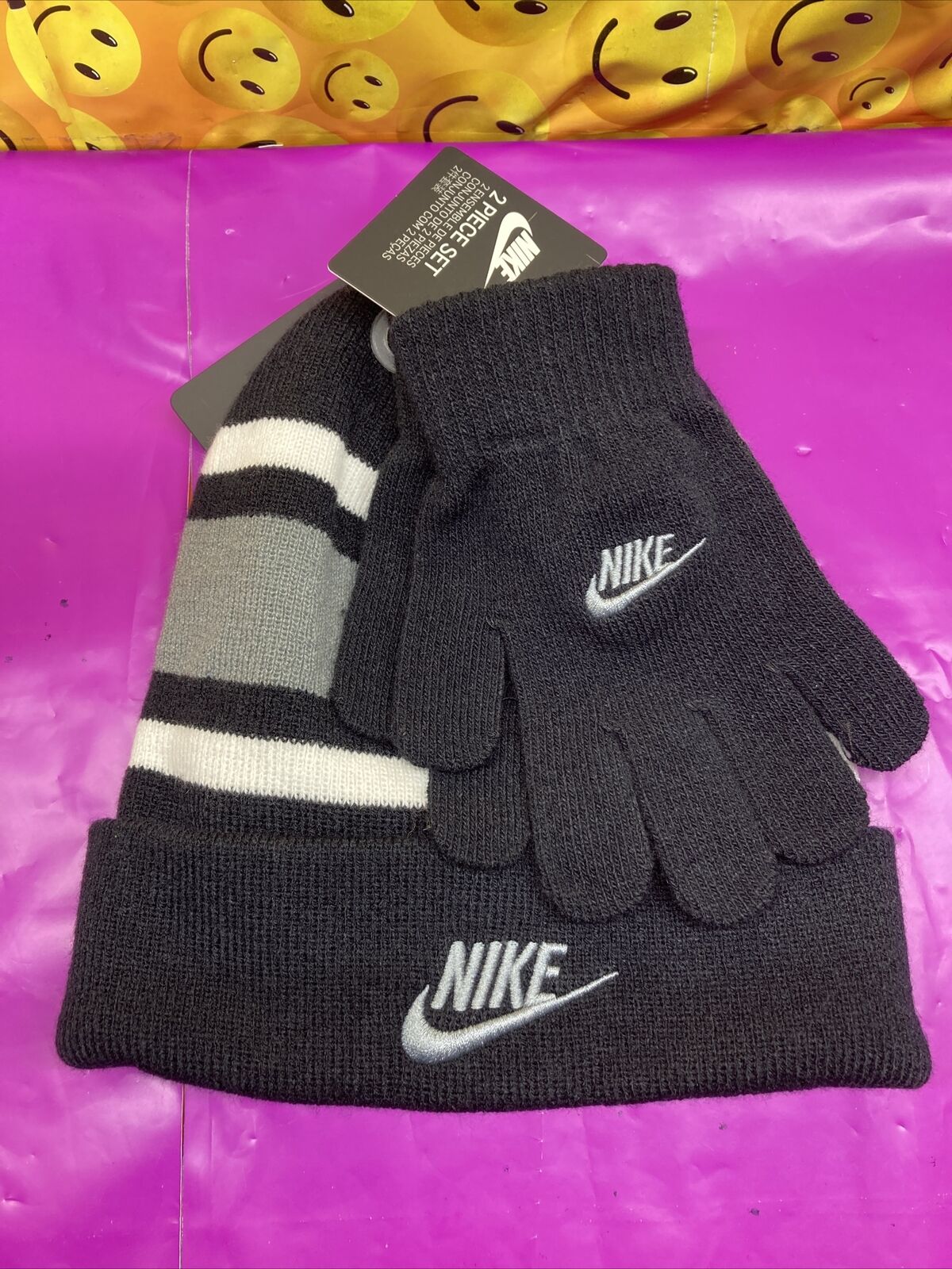 New Nike Boys Youth 2 Piece Foldover Beanie Hat & Gloves Set Gray Black White