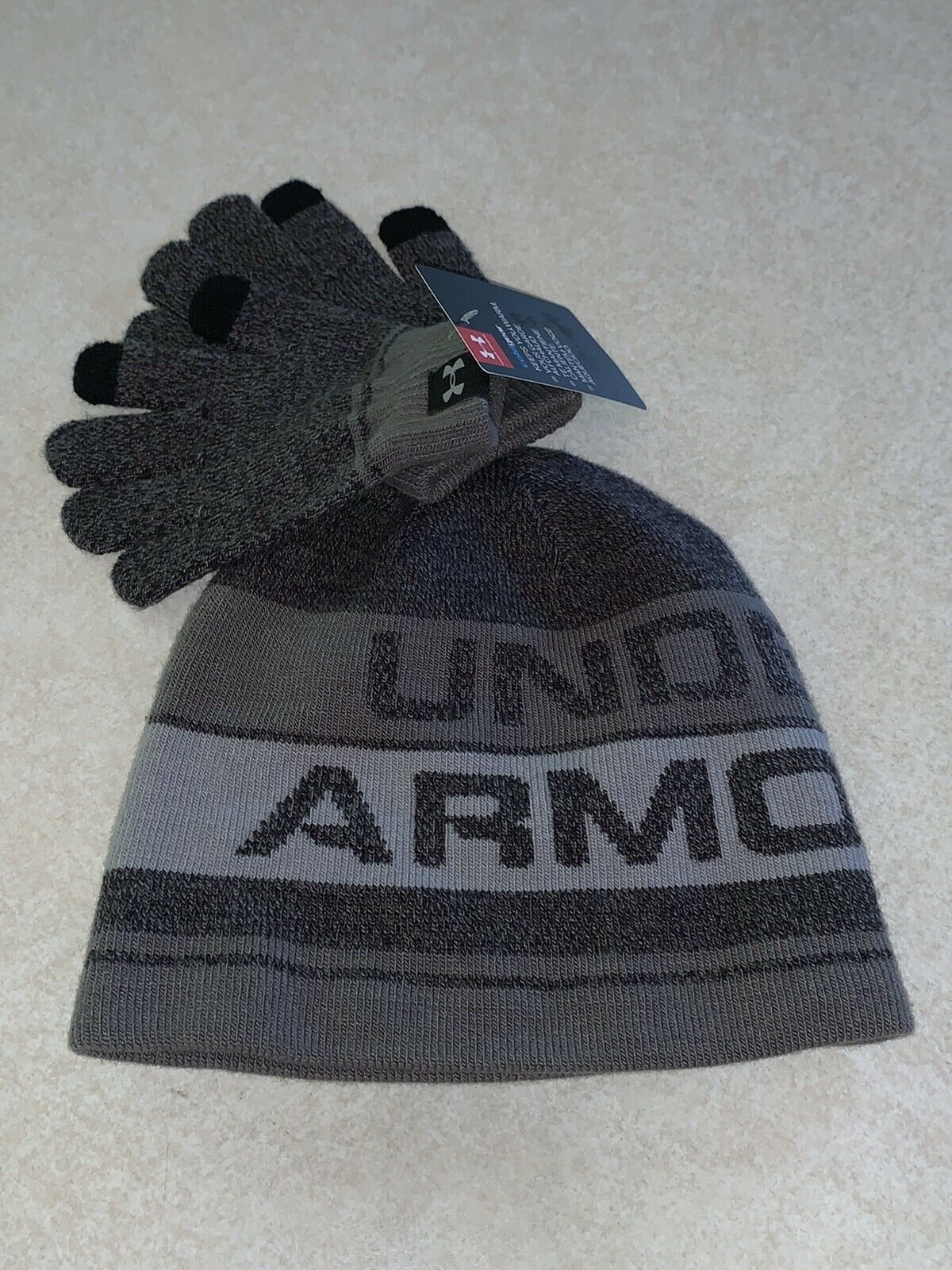 Under Armour Boys Youth Coldgear Knit Beanie Hat Gloves Set Gray Nwt